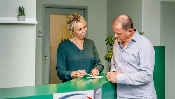 Bij de balie therapeutisch centrum zeddam